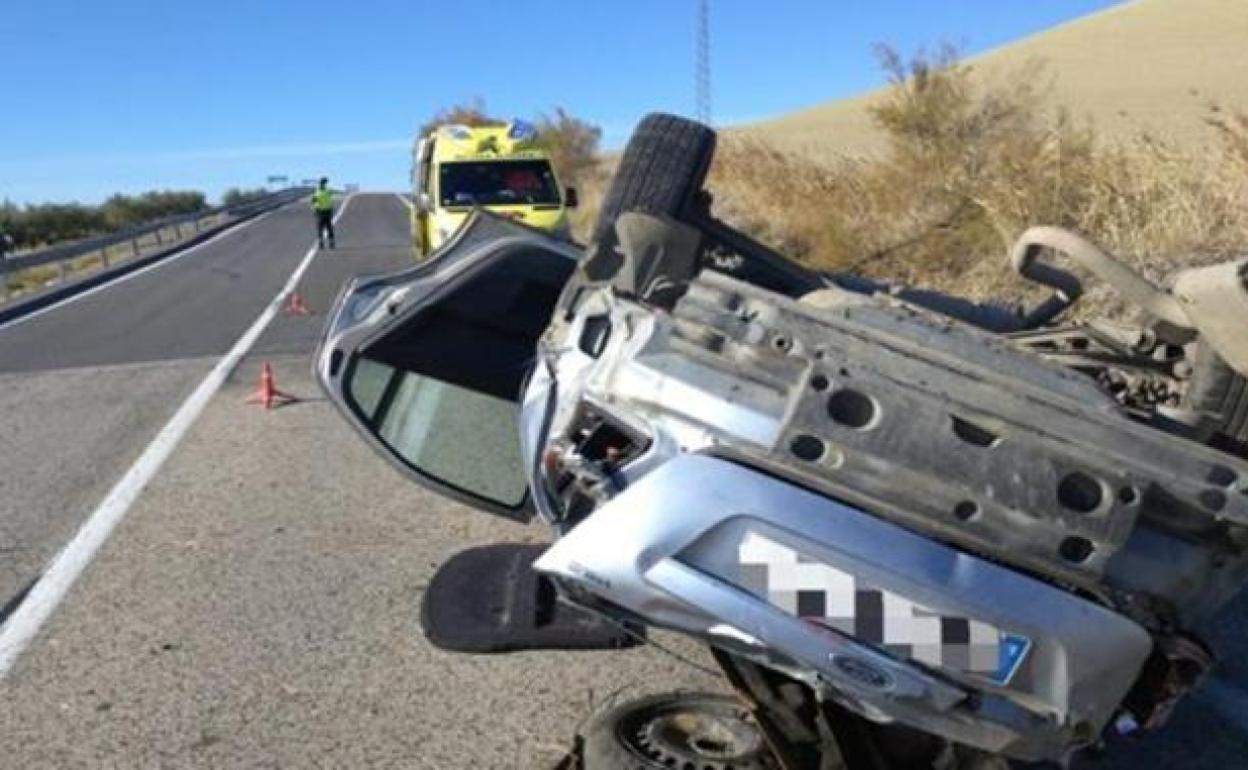 ¿Por qué vuelcan los coches?: Profesionales explican las causas de este tipo de siniestros