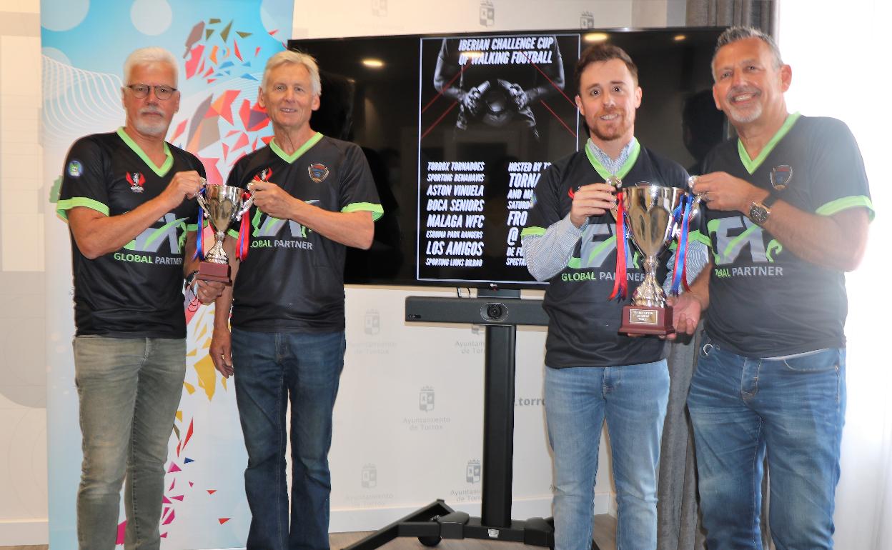 Acto de presentación de la competición deportiva, este jueves en Torrox. 