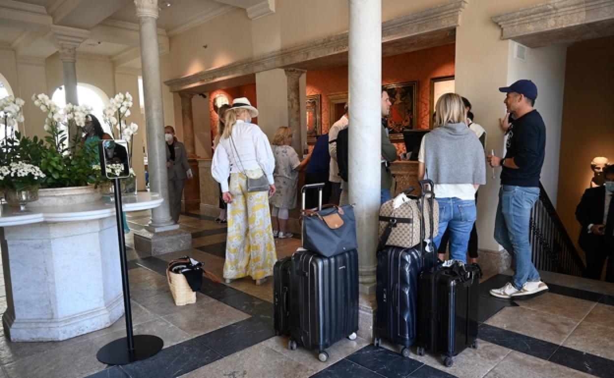 La Costa del Sol ya puede alojar a más de 450.000 turistas cada día