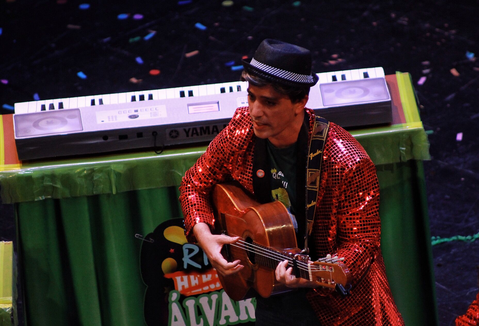 Ambiente de gran noche en la final del Carnaval en el Teatro Cervantes. Murga Los Mu'ariscos