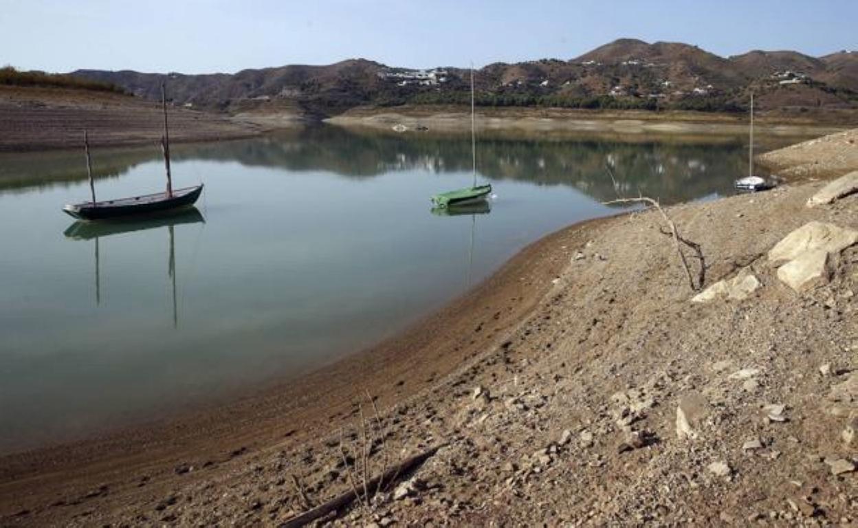 El pantano de La Viñuela es uno de los más afectados por la ausencia de lluvias en la provincia malagueña. sur