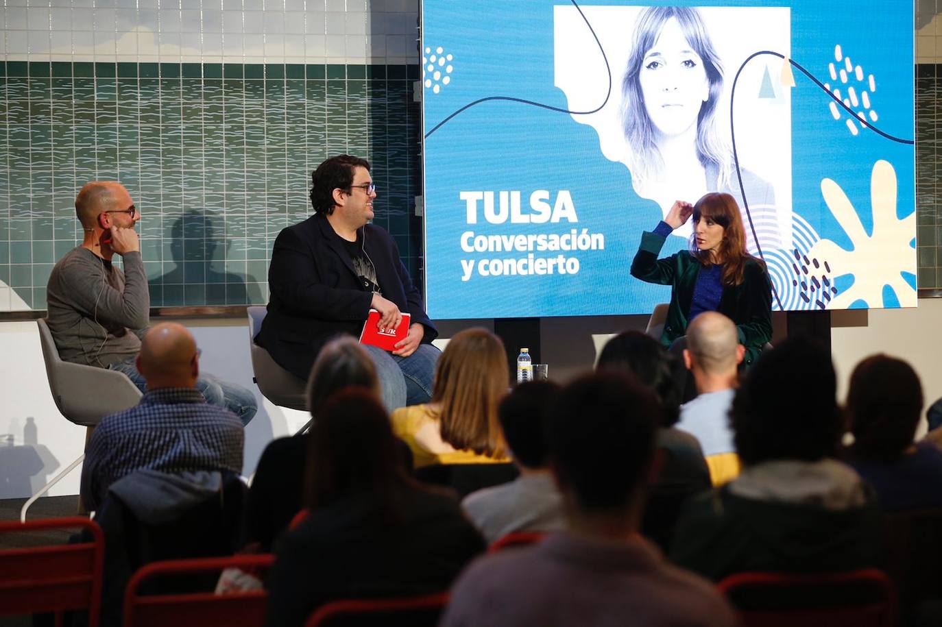 La cantautora Tulsa, en el Aula de Cultura de SUR este jueves. 