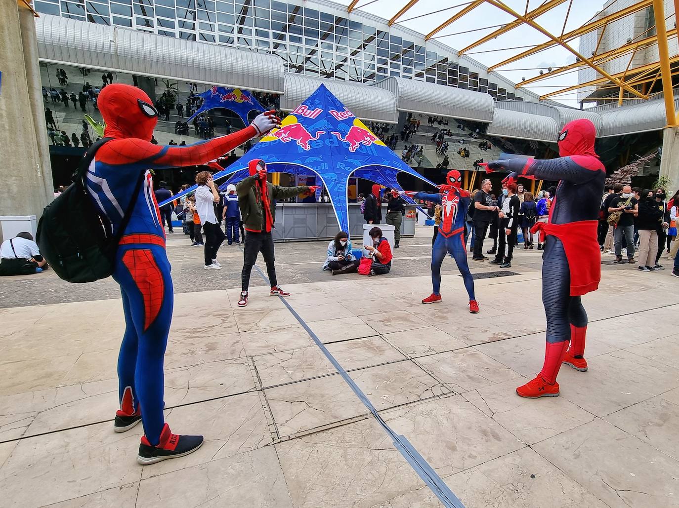 El Palacio de Ferias y Congresos de Málaga se llena durante este fin de semana de miles de seguidores de series, cómics y videojuegos. 