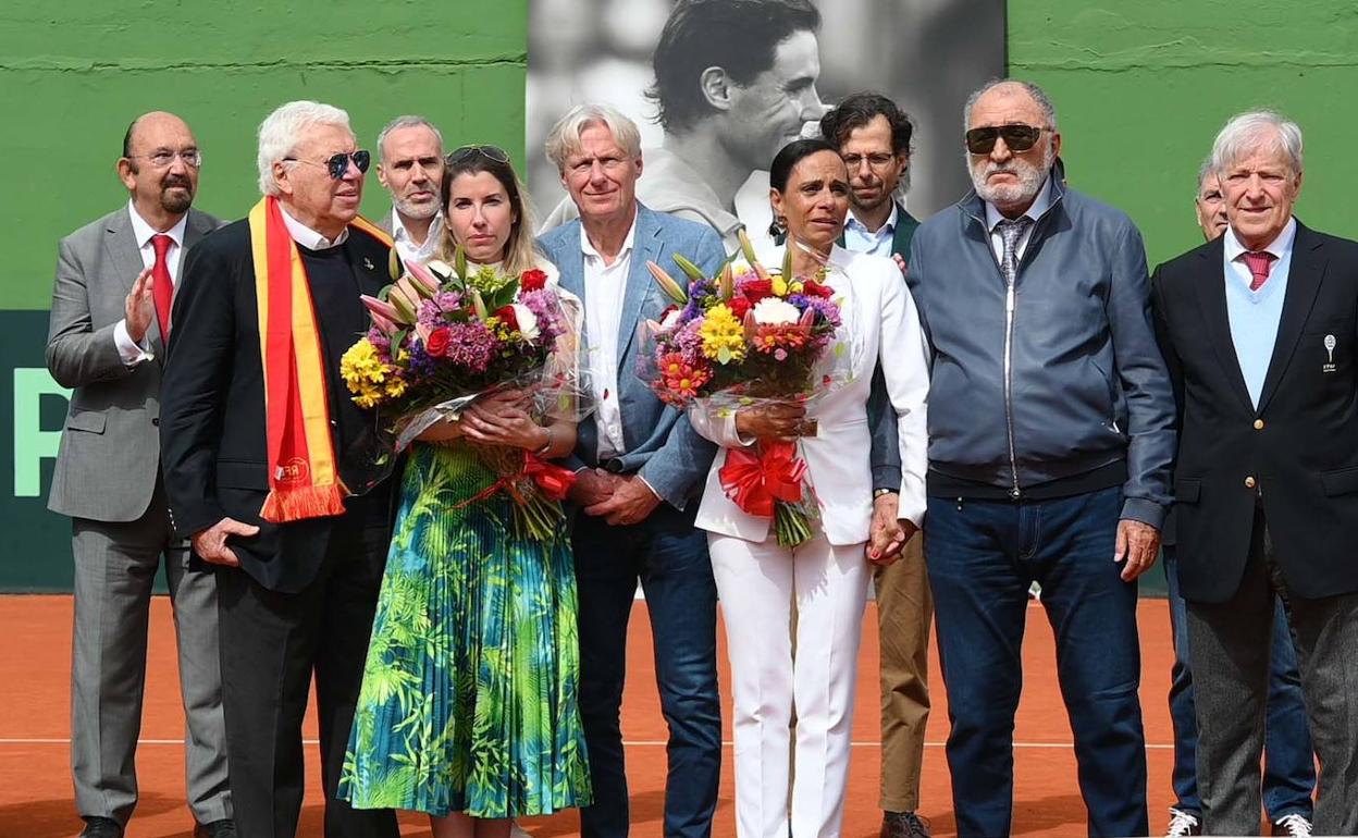 Nicola Pietrangeli, Bárbara Santana, Bjorn Borg, Claudia Rodríguez, Ion Tiriac y Jan Kodes, en el acto. 