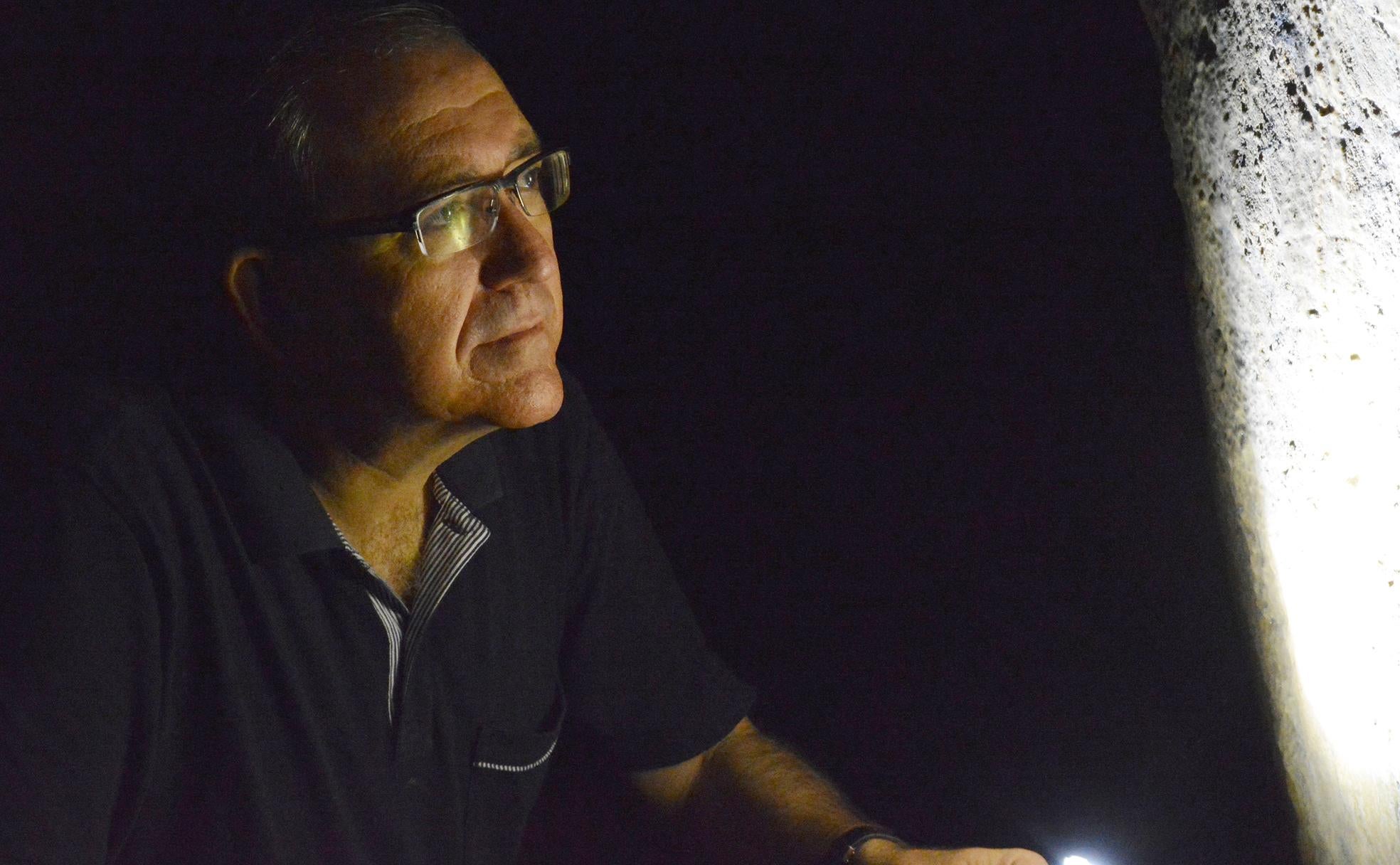 Pedro Cantalejo, en la cueva de Ardales.