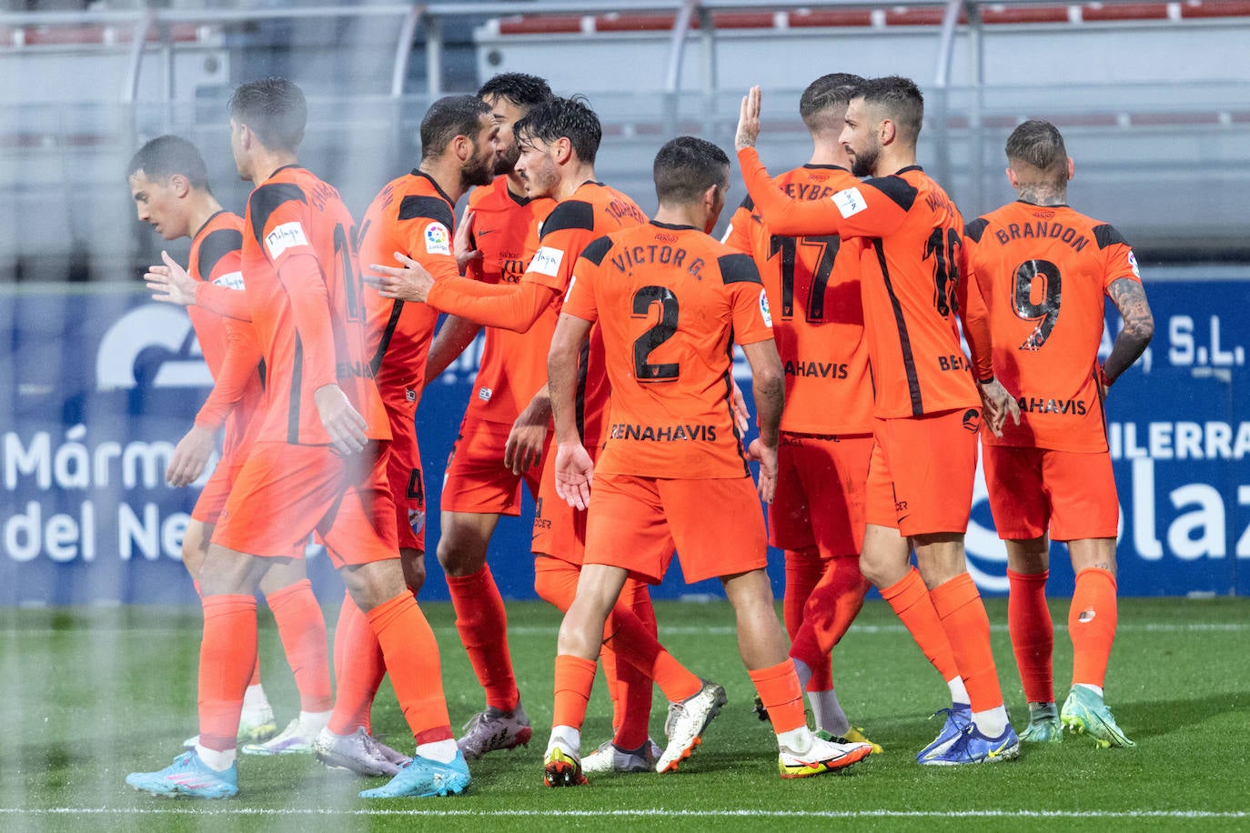 El Málaga gana en su visita al Amorebieta (1-2). 