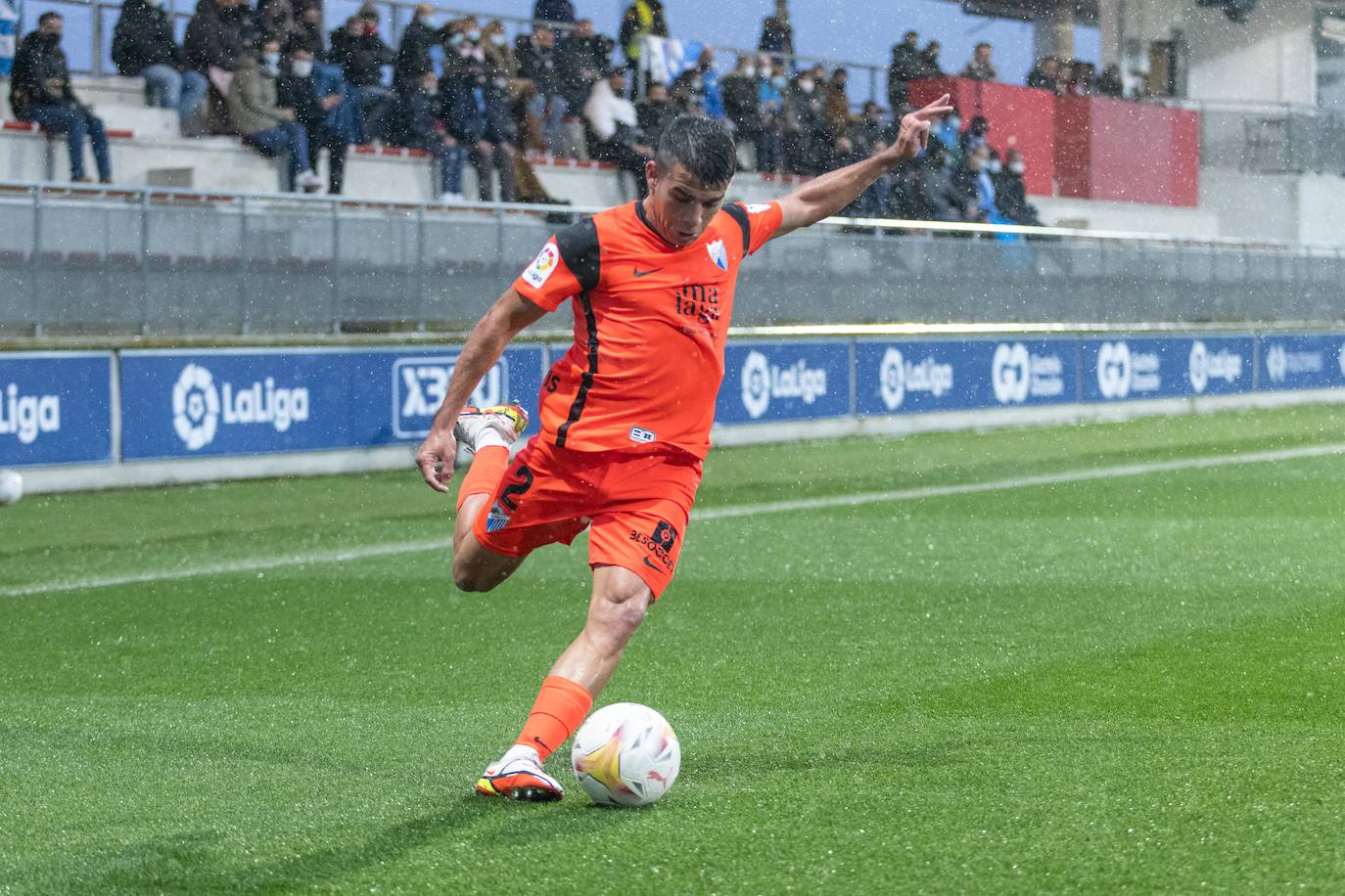 El Málaga gana en su visita al Amorebieta (1-2). 