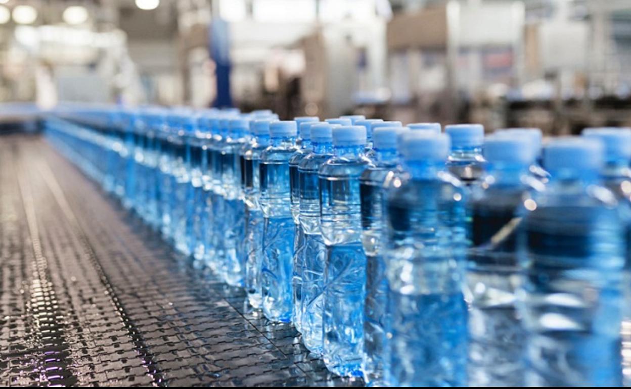 Botellas de plástico.