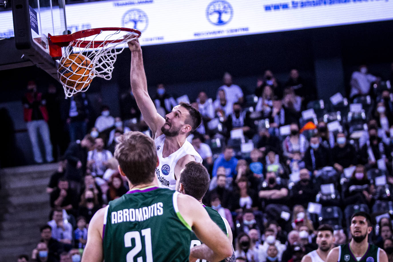 Fotos: Las mejores imágenes de la victoria del Unicaja en la cancha del Cluj (70-86)