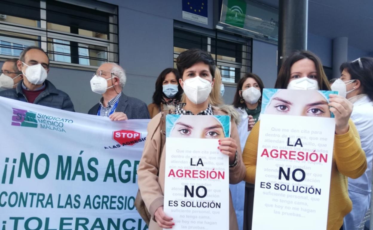 Foto de una concentración anterior convocada a las puertas del Centro de Salud de Tiro Pichón