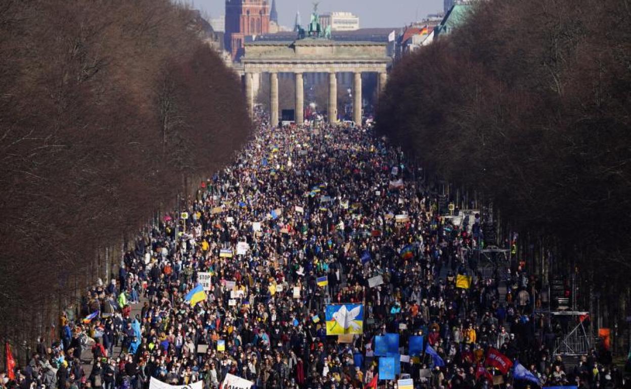La movilización en Berlín no alcanzó las dimensiones de la que tuvo lugar el 27 de febrero, tres días después de iniciarse la invasión de Ucrania.