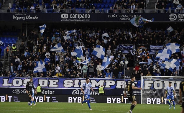 Panorámica del juego, con la Grada de Animación al fondo, en el partido del sábado ante la Ponferradina. 