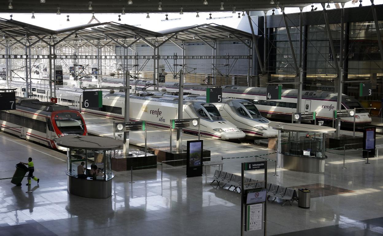 Trenes de alta velocidad en la estación María Zambrano de Málaga. 