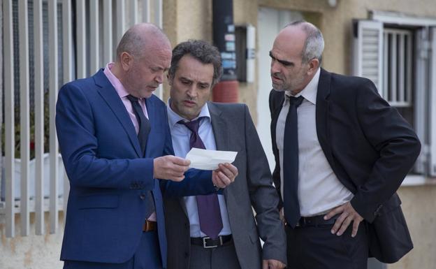 Joaquín González, Daniel Guzmán y Luis Tosar en 'Canallas'.