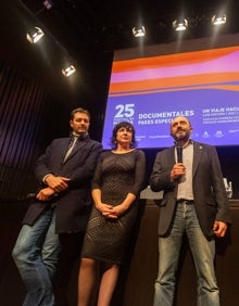 Imagen secundaria 2 - En la primera foto,  la presentación en Cinema Cocina de 'Los cantineros' de Jorge Peña y 'Los chivos no comen corozo', de Nicolás Cuervo. En la segunda, Pancho García Matienzo y Julieta Serrano, en la presentación de 'El viaje de Julieta'. En la última, Equipo del documental 'Un viaje hacia nosotros'. 