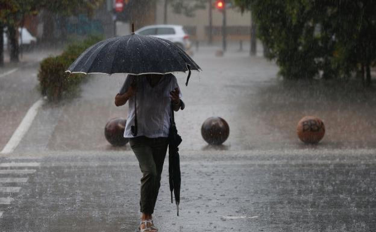 Una nueva borrasca atlántica activa el aviso amarillo por fuertes tormentas en Málaga este domingo