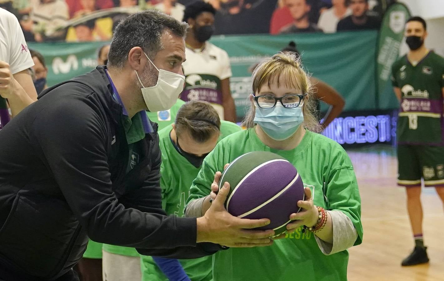 Fotos: La especial jornada del Unicaja con Málaga Down