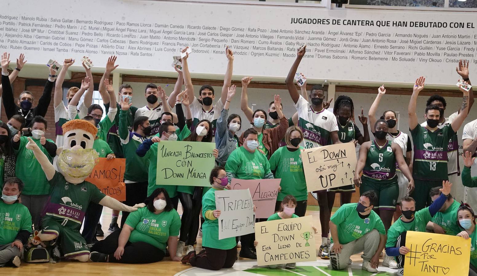 Fotos: La especial jornada del Unicaja con Málaga Down