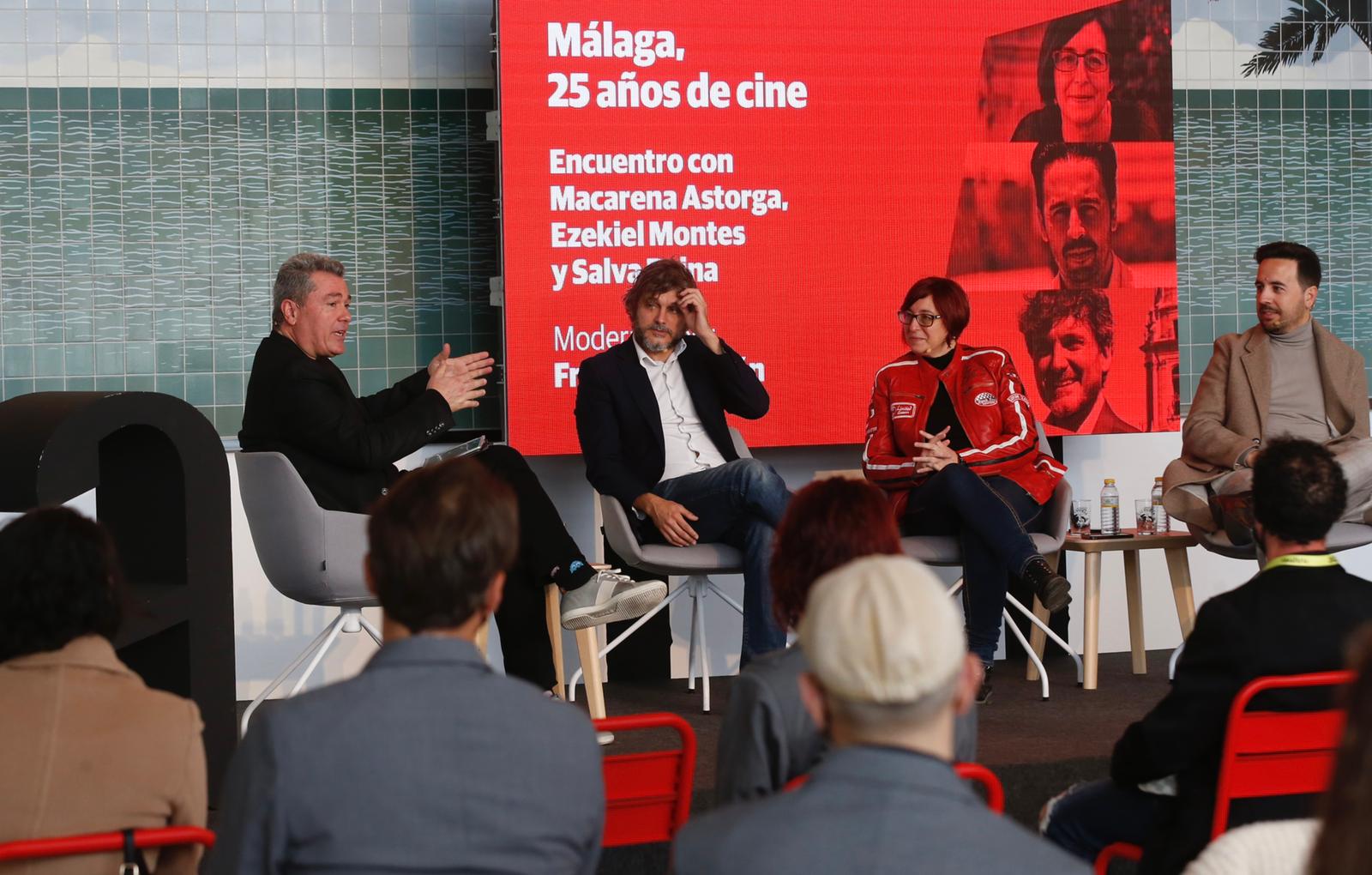 Macarena Astorga, Ezekiel Montes y Salva Reina protagonizaron un encuentro en la fábrica de Cervezas Victoria