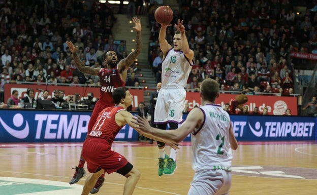 Nedovic, durante el tercer partido jugado ante el Bayern en Múnich. 