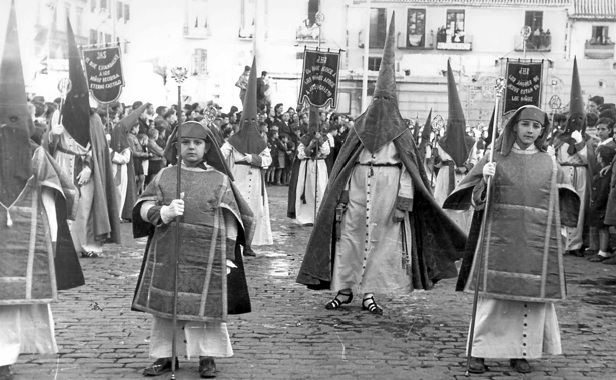 NIÑOS. El cortejo de la Cofradía de la Pollinica siempre ha estado caracterizado por la presencia infantil. 