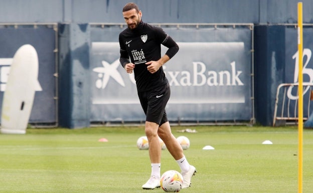 Lombán, con el balón, en el último entrenamiento del equipo. 