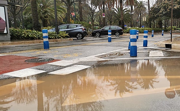 Charco de barro junto al Parque. 