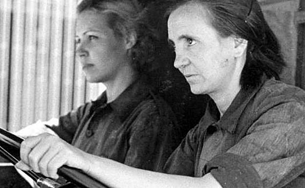 Mujeres formándose para conducir en el año 1938