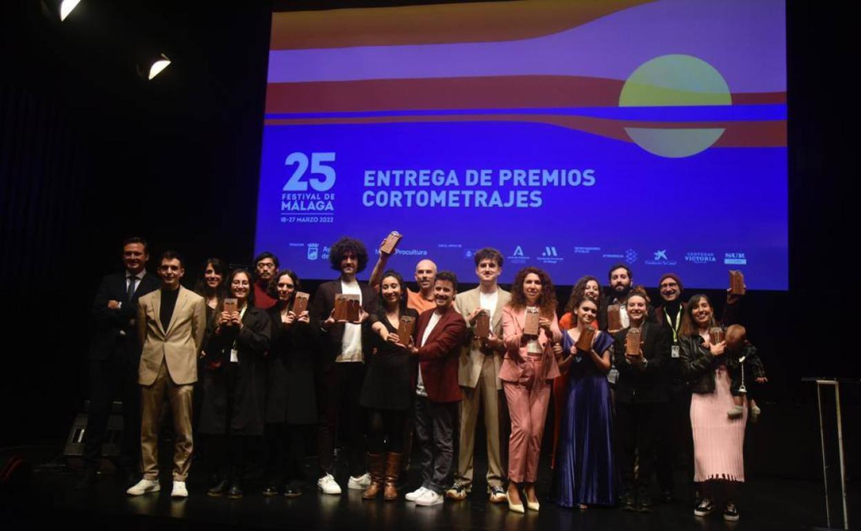 Foto de familia de los premiados, en el Auditorio Museo Picasso.