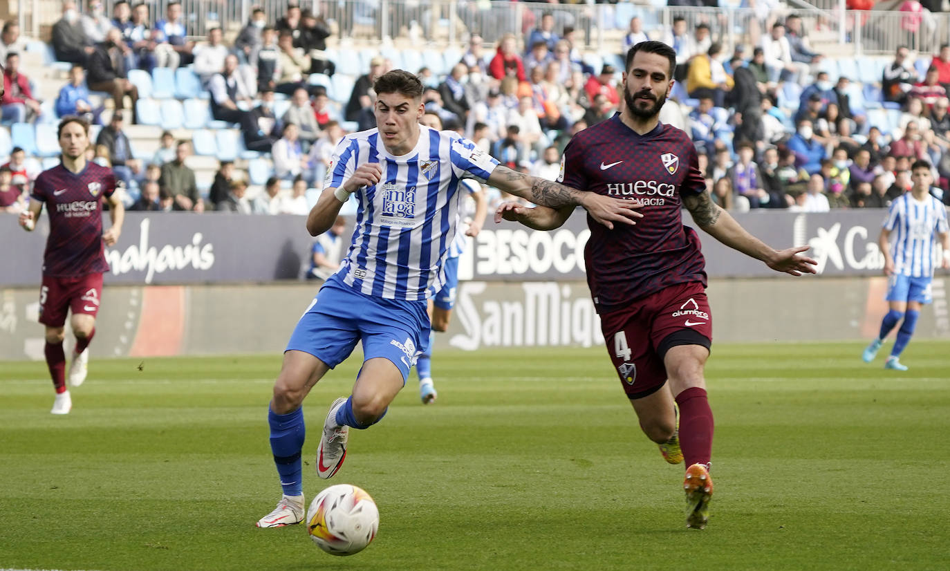 Derrota del Málaga en casa ante el Huesca (0-2). 