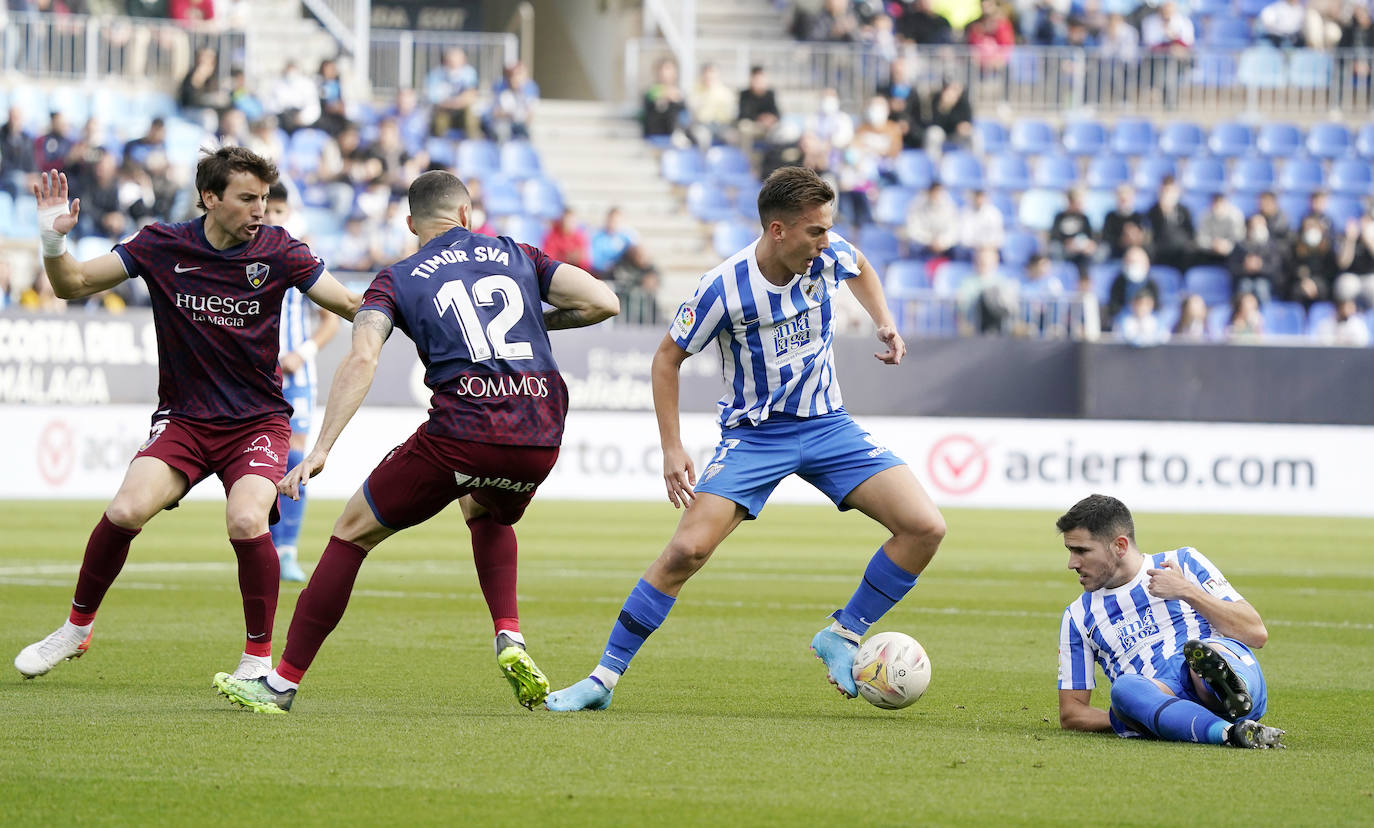 Derrota del Málaga en casa ante el Huesca (0-2). 