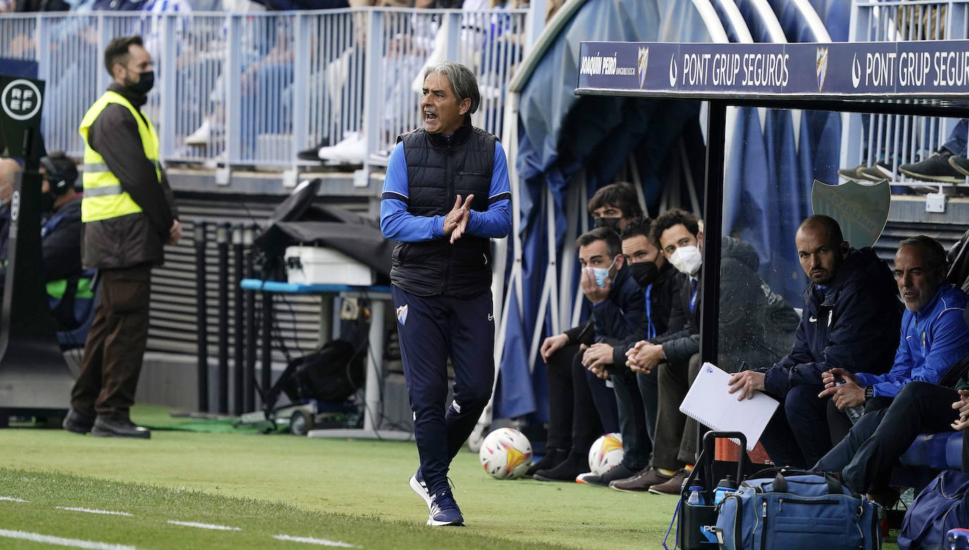 Derrota del Málaga en casa ante el Huesca (0-2). 