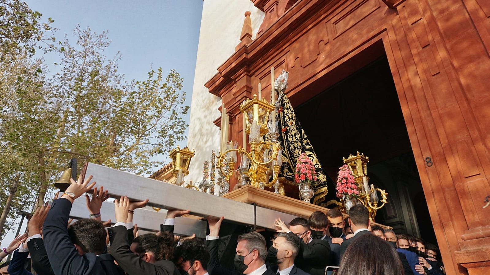 Procesiones previas a la Semana Santa, tras dos años sin salir con motivo de la pandemia, en la que cientos de personas arroparon en todo momento las salidas