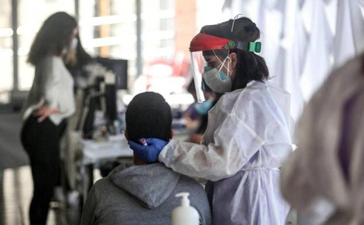 COVID EN ANDALUCÍA: Cuarentenas y pcr en Andalucía: las nuevas medidas de control del coronavirus que se aplican desde este lunes