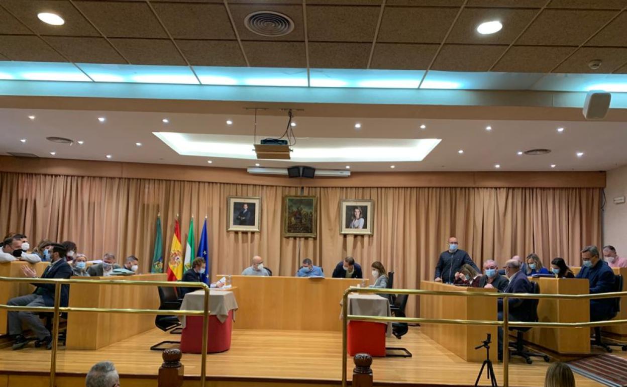 Imagen del pleno extraordinario celebrado este lunes en Vélez-Málaga. 