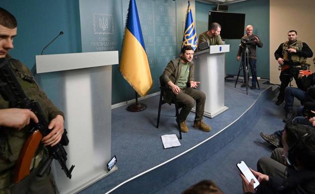 Volodímir Zelenski, en una imagen de archivo durante una rueda de prensa en Kiev.