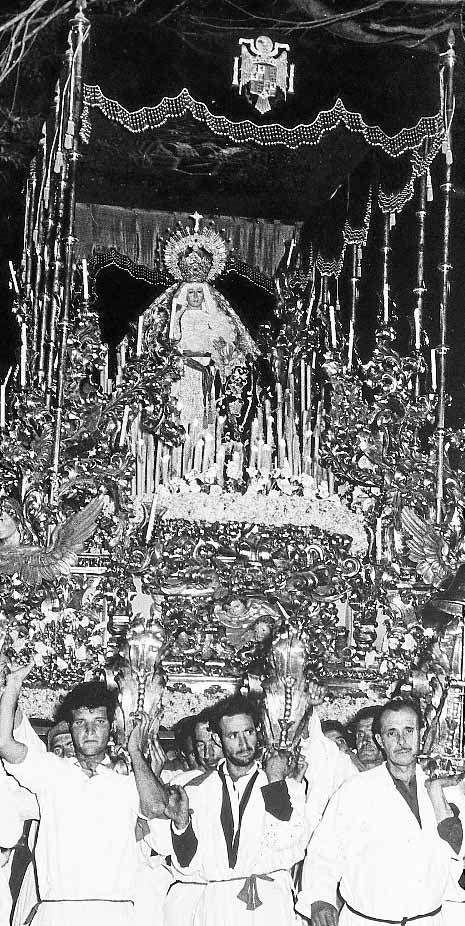 1964. El trono de la Virgen del Gran Perdón. 