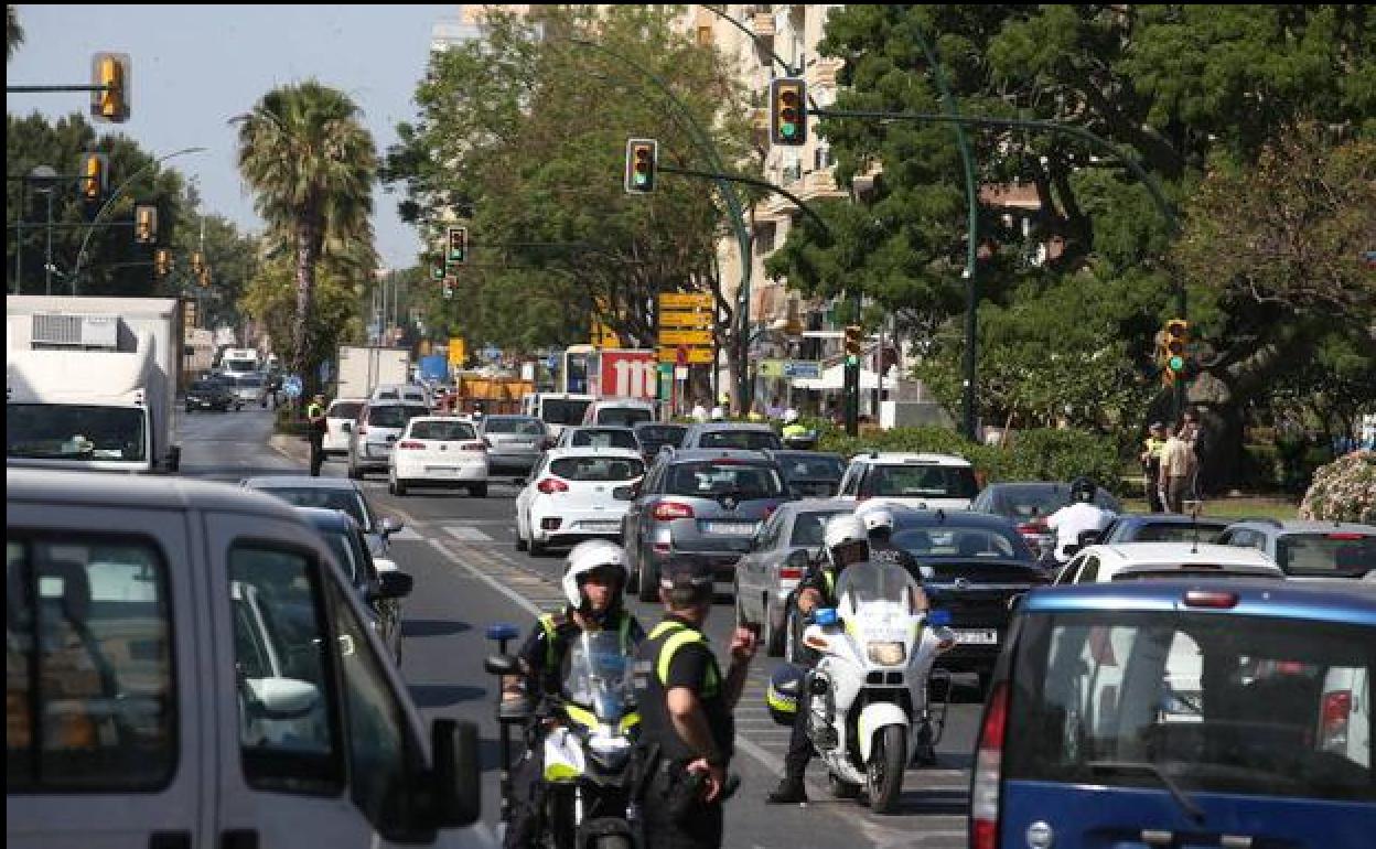 Cortes de tráfico el primer fin de semana de abril en Málaga por procesiones y la carrera popular de El Palo