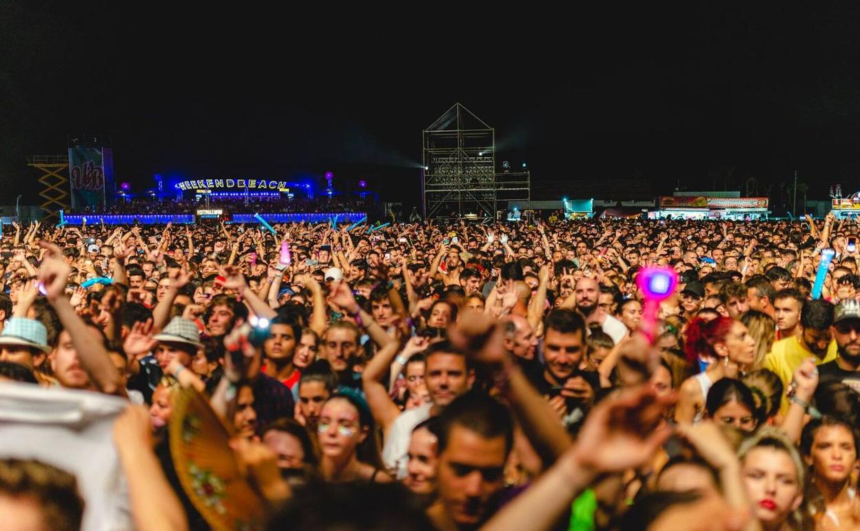 El Weekend Beach atrae a miles de personas a Torre del Mar en cada edición. 