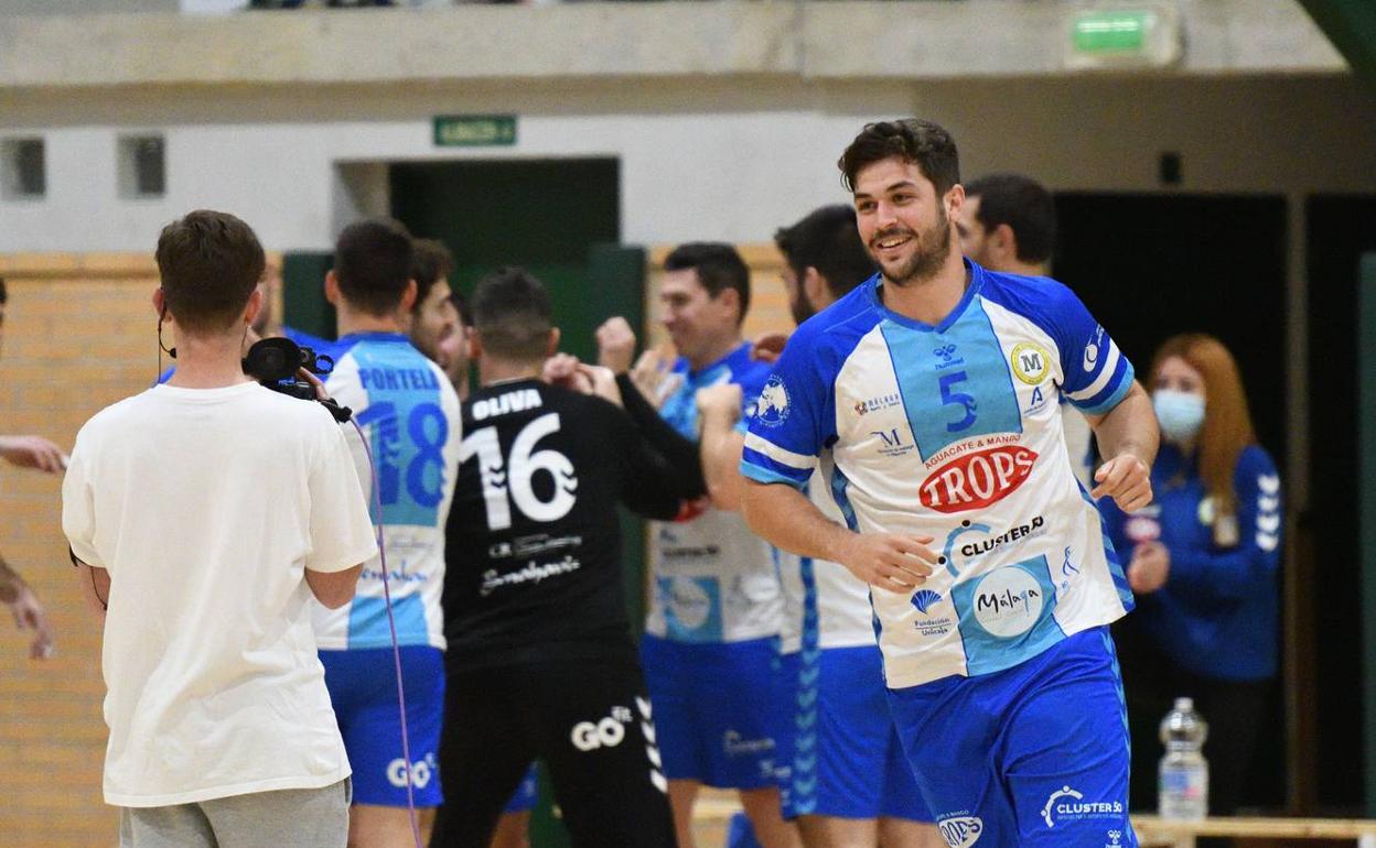 Pablo Fernández, del Trops, celebra la victoria de su equipo. 