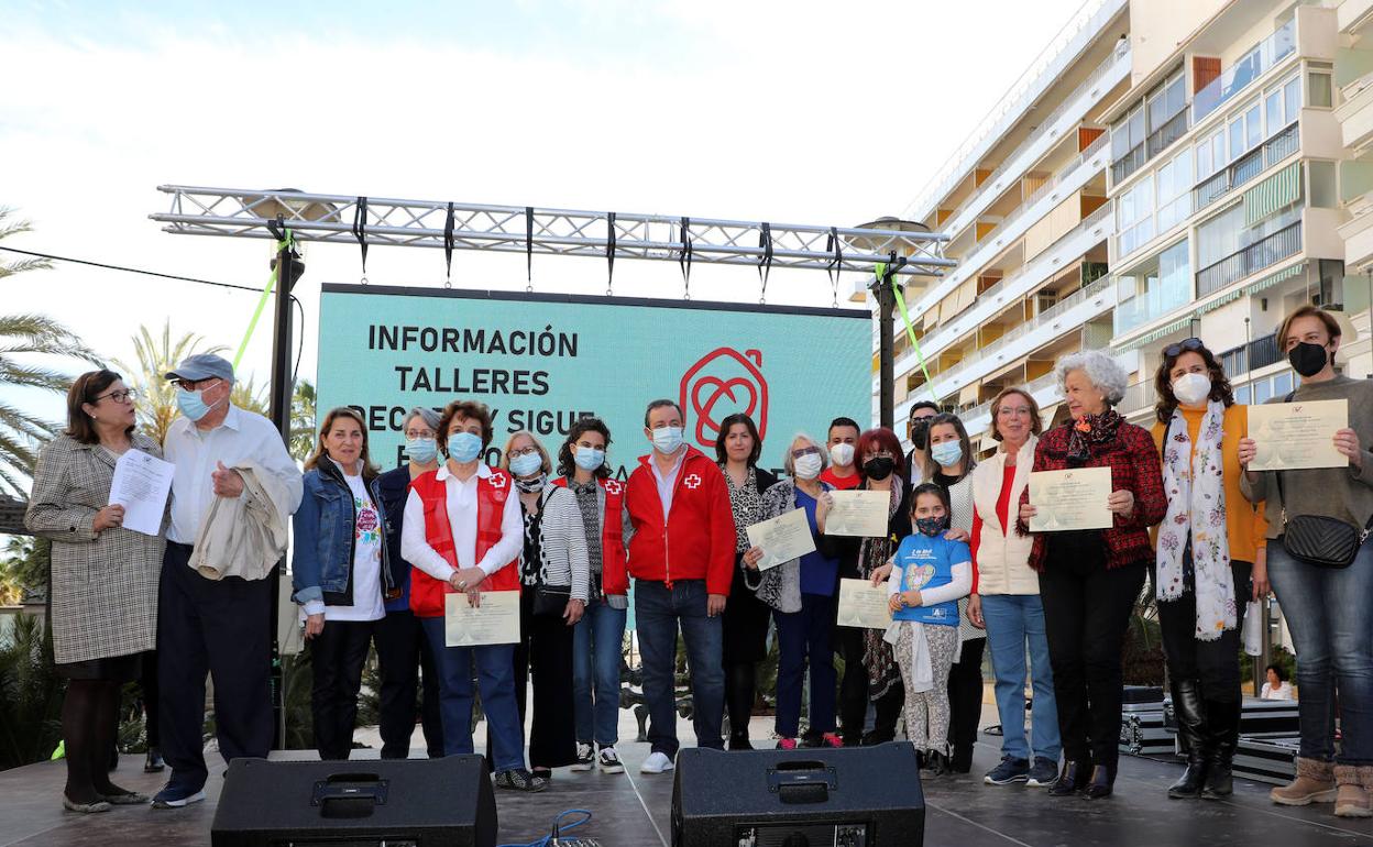 Foto de familia de los Premios Solidarios 2022. 