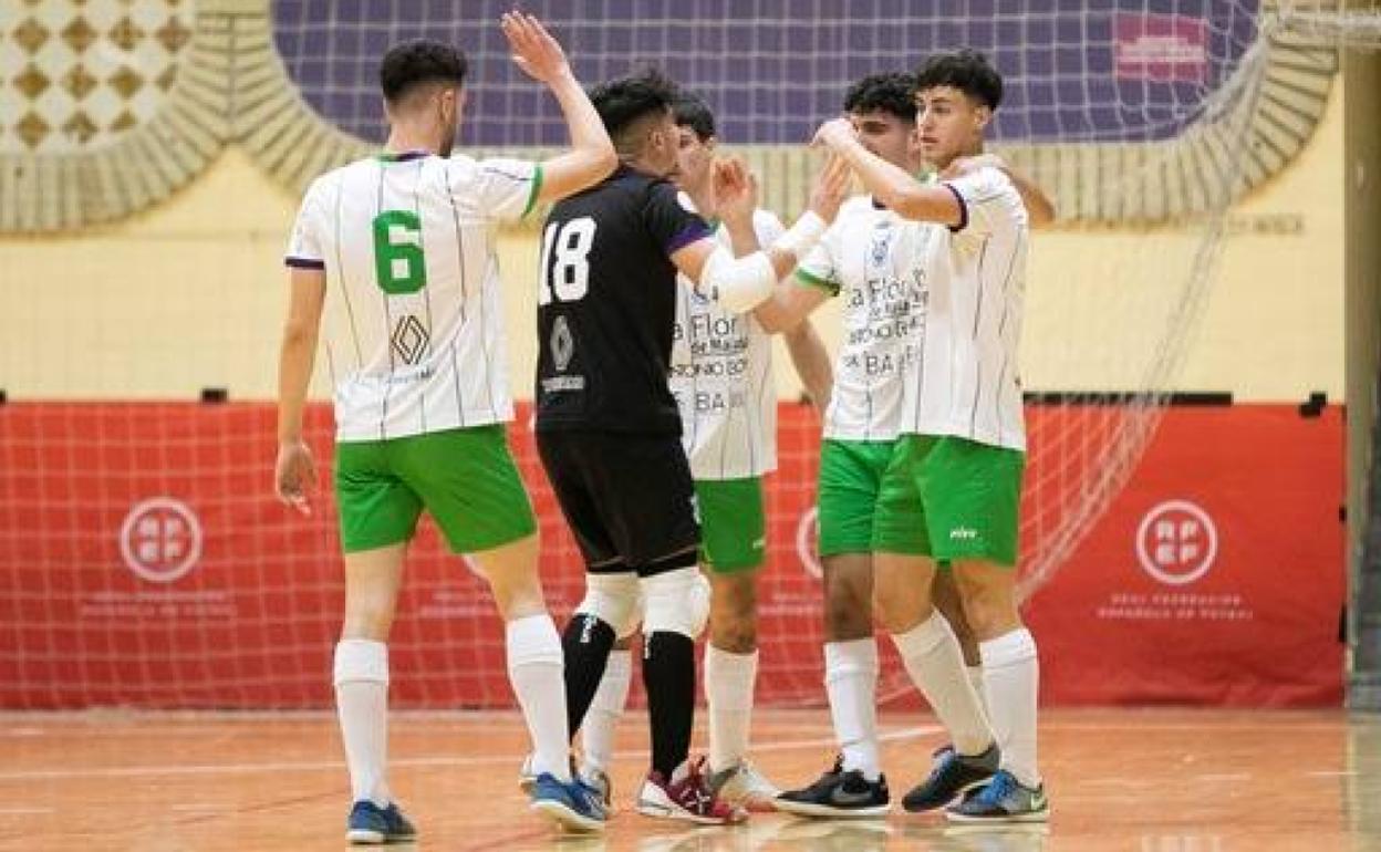 Los jugadores del Malacitano juvenil celebran un gol en cuartos de final de la Copa el Rey. 