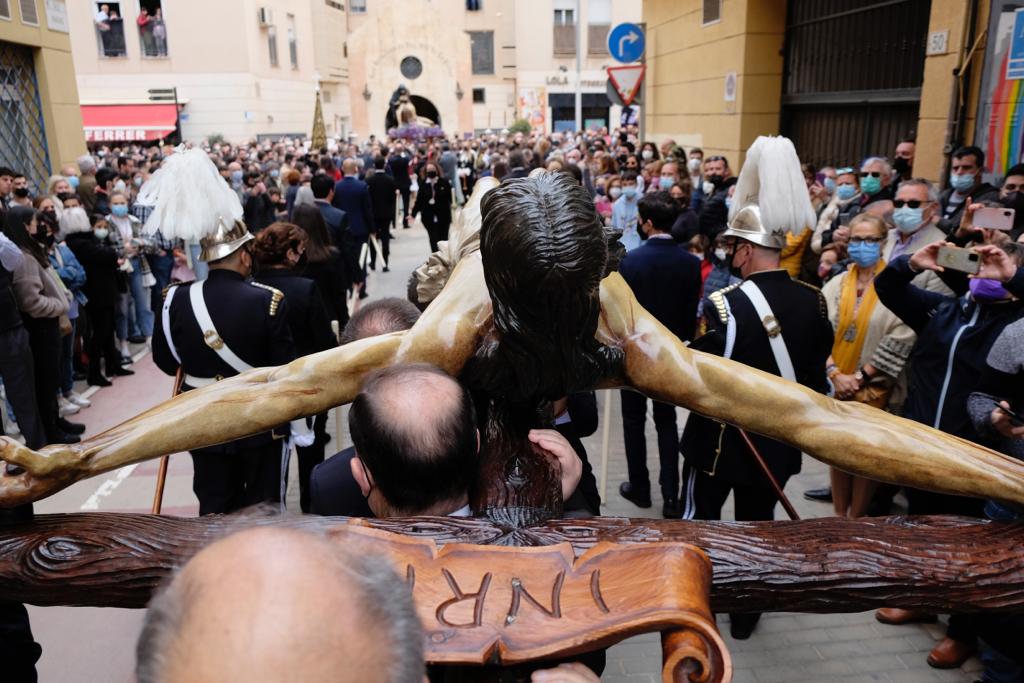 Sangre ha abierto el domingo una jornada en la que nueve cofradías trasladarán a sus imágenes