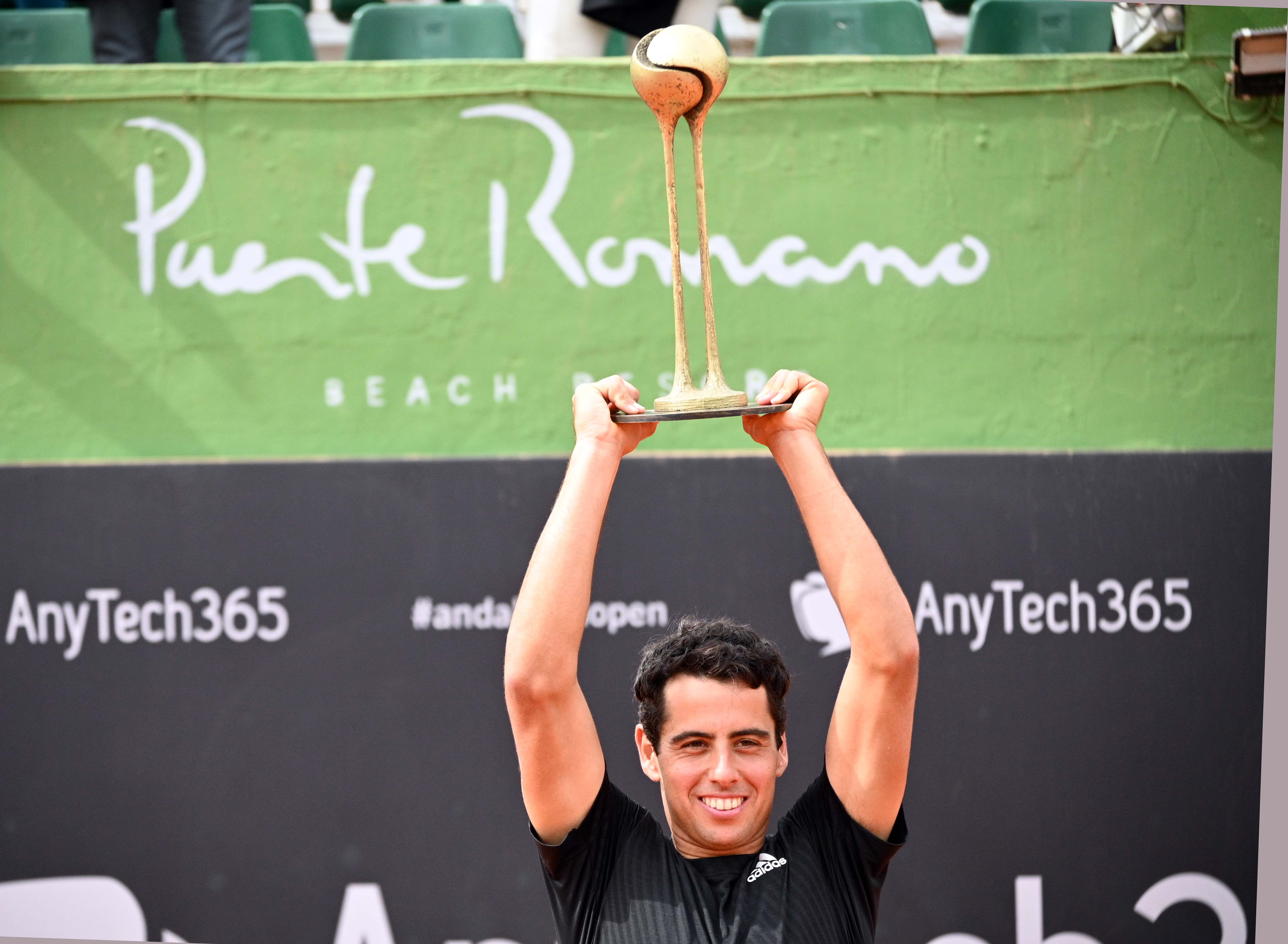 Munar se desquita al fin. A la cuarta oportunidad el tenista balear vence en una final en Puente Romano, mientras que la egipcia Sherif gana sin ceder un solo set en el primer WTA 125