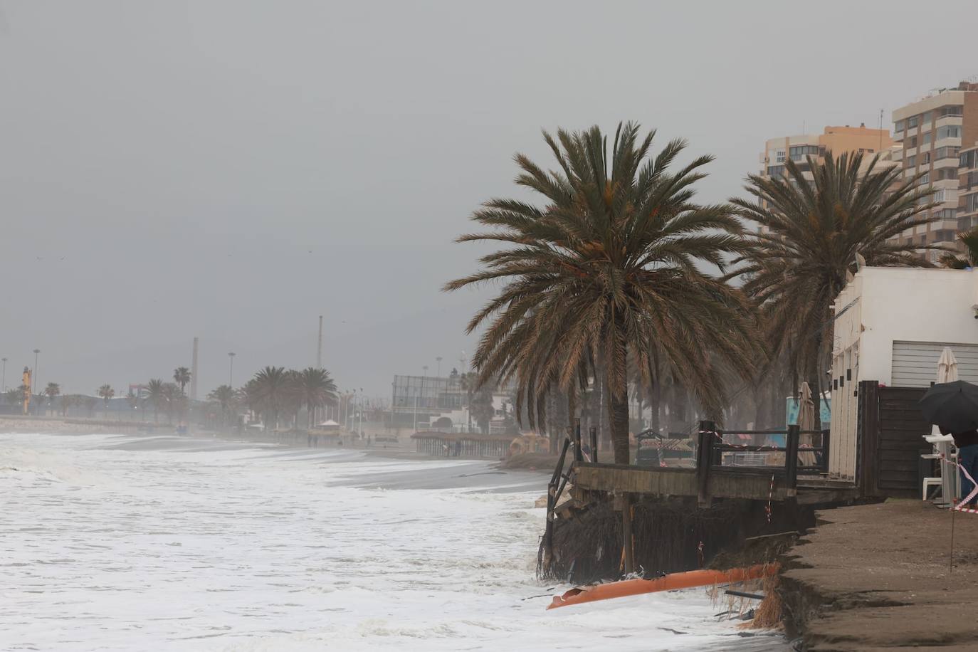 El fuerte oleaje agrava la pérdida de arena en el litoral de la provincia