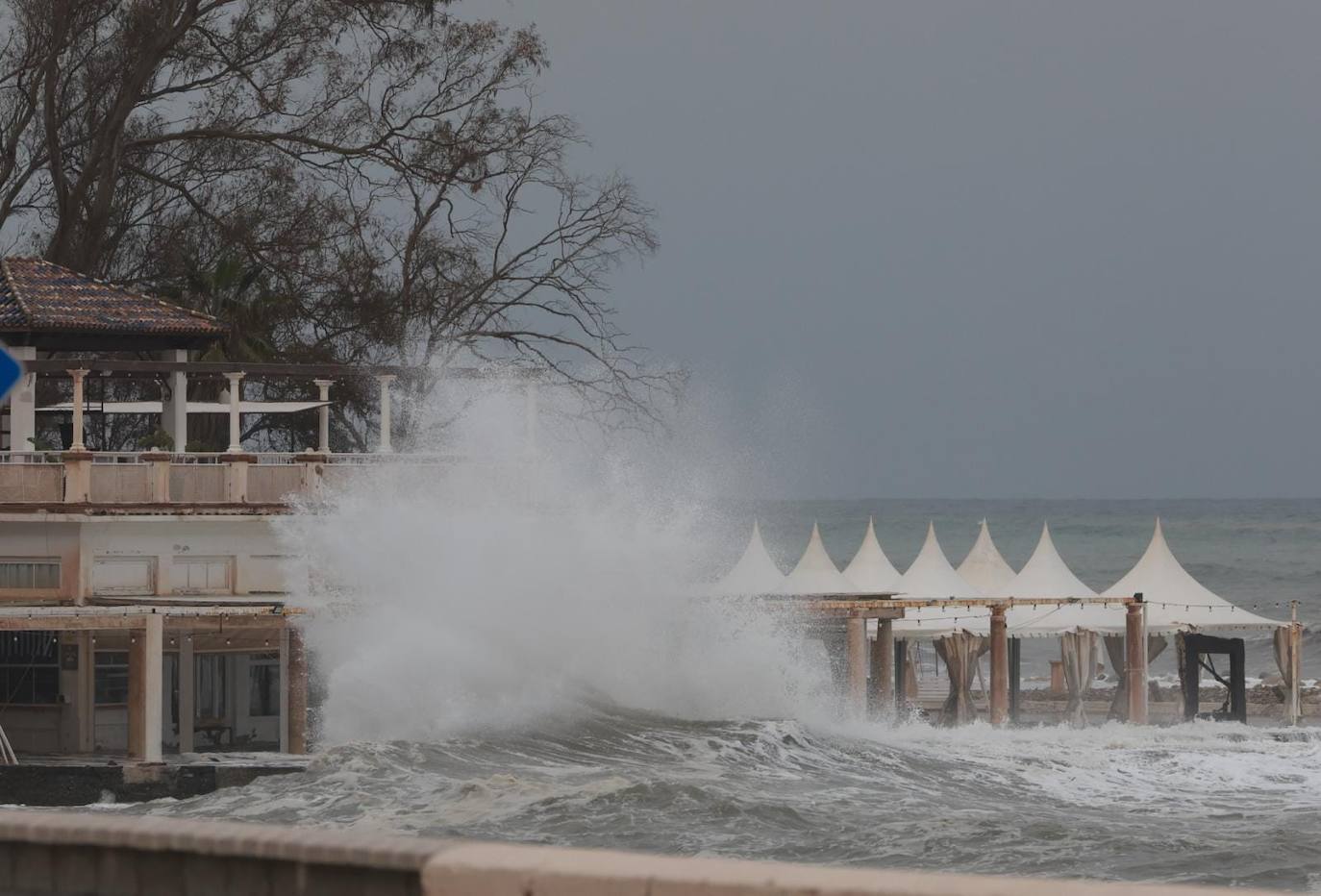 El fuerte oleaje agrava la pérdida de arena en el litoral de la provincia