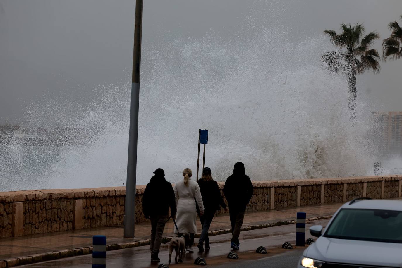 El fuerte oleaje agrava la pérdida de arena en el litoral de la provincia