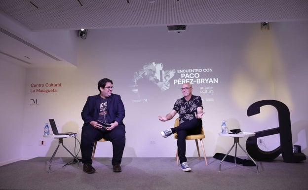 El periodista Alberto Gómez, junto a Paco Pérez-Bryan. 
