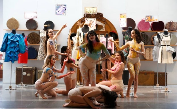 Las alumnas de la ESAD, durante su actuación.