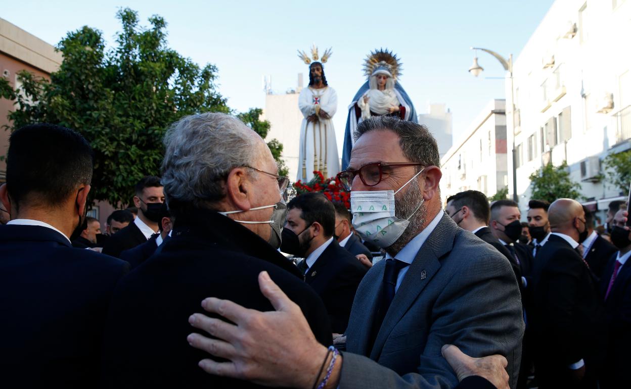 De la Torre y Bautista, en un momento del traslado del Cautivo.